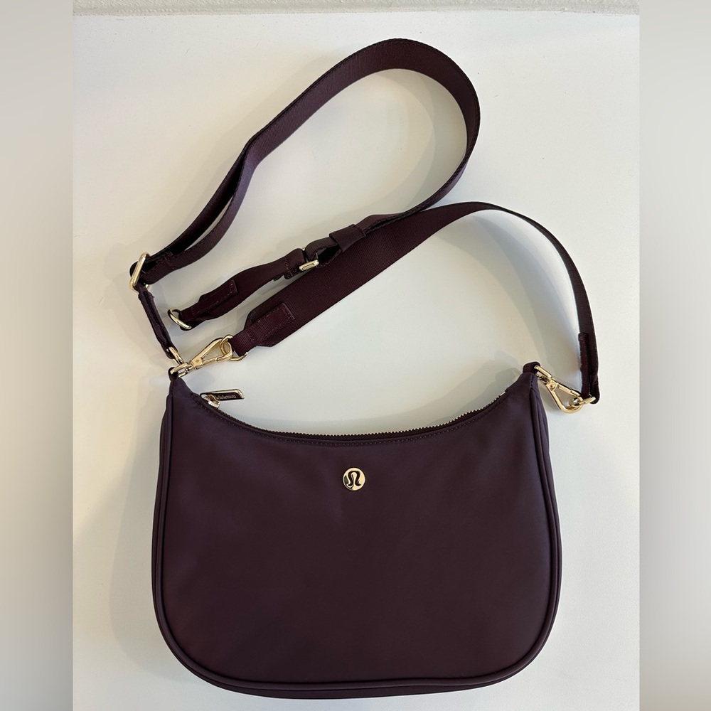 Lululemon City Essentials Small Shoulder Bag 3L Black Plum